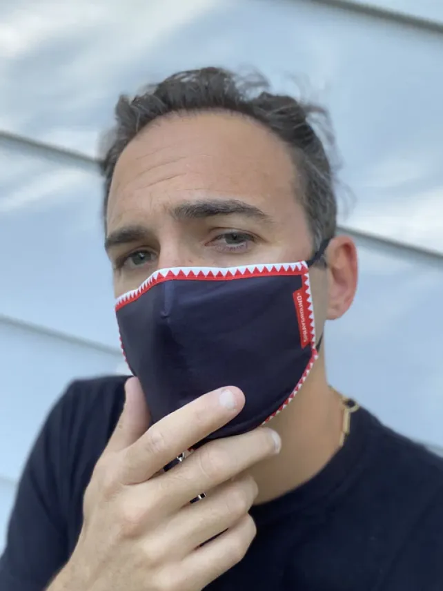 FACE MASKS>SPRAYGROUND ADULT VERTICAL SHARK (BLACK) FORM-FITTING FACE MASK