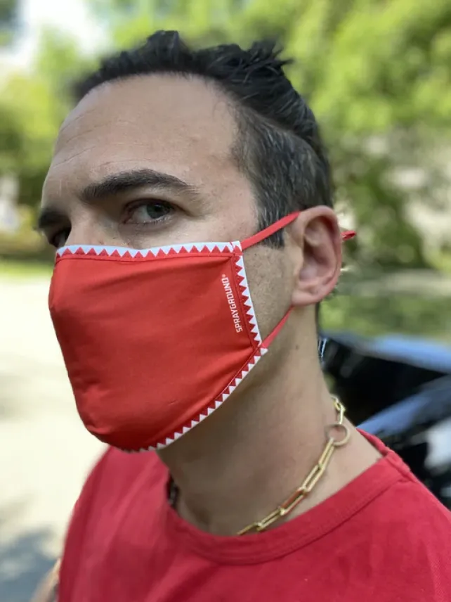 FACE MASKS>SPRAYGROUND ADULT VERTICAL SHARK (RED) FORM-FITTING FACE MASK