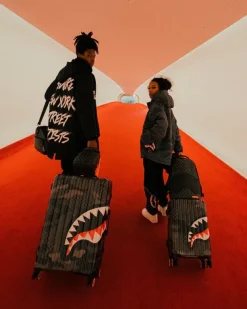 FULL-SIZE LUGGAGE><noscript><img width=