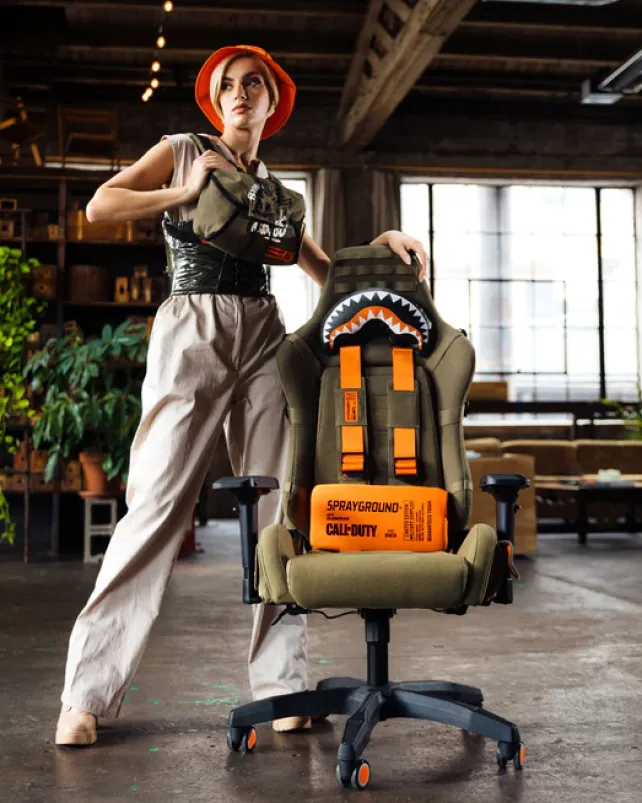 CROSSBODYS>SPRAYGROUND CALL OF DUTY FLYING ASSASSINS PARACHUTE CHESTPACK