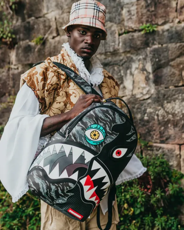 BACKPACKS>SPRAYGROUND DAZED AND SHARK BACKPACK (DLXV)