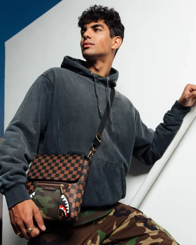 SLINGS|CROSSBODYS>SPRAYGROUND EXTERIOR GOLD ZIP POCKET SHARKS IN PARIS MESSENGER SLING BAG