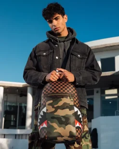BACKPACKS>SPRAYGROUND EXTERIOR GOLD ZIP POCKET SHARKS IN PARIS BACKPACK (DLXV)