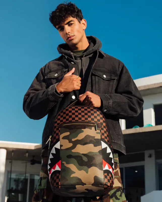 BACKPACKS>SPRAYGROUND EXTERIOR GOLD ZIP POCKET SHARKS IN PARIS BACKPACK (DLXV)