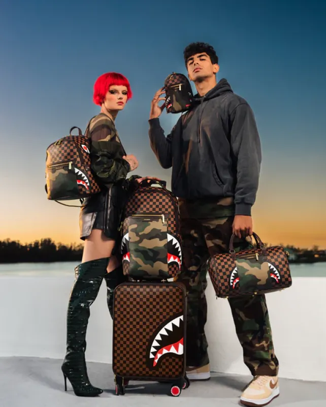 CARRY-ON LUGGAGE>SPRAYGROUND EXTERIOR GOLD ZIP POCKET SHARKS IN PARIS JETSETTER CARRY-ON LUGGAGE