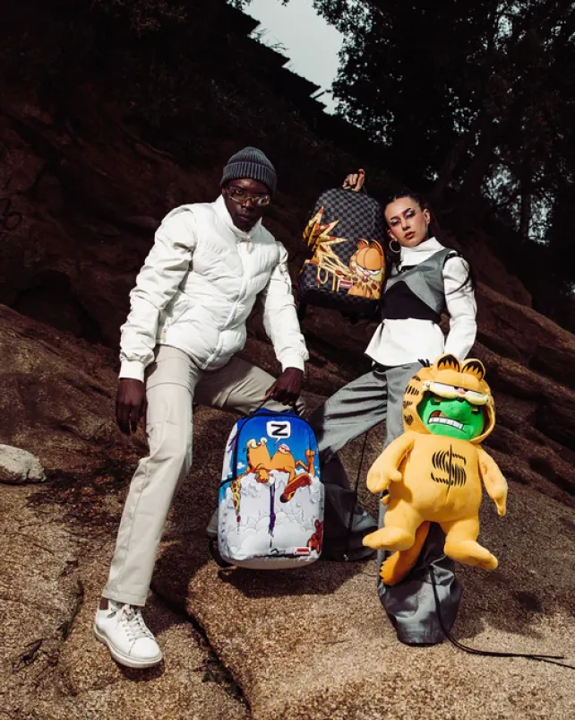 BACKPACKS>SPRAYGROUND GARFIELD PIZZA SHARKBITE BACKPACK (DLXV)