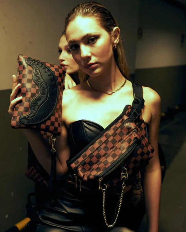 CROSSOVER CLUTCHES>SPRAYGROUND HENNY LOCK SHARKS IN PARIS CROSSOVER CLUTCH
