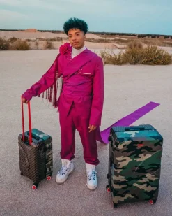 FULL-SIZE LUGGAGE><noscript><img width=