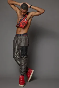 CROSSBODYS>SPRAYGROUND LAQUAN SMITH SCAMMER 3M SAVVY CROSSBODY
