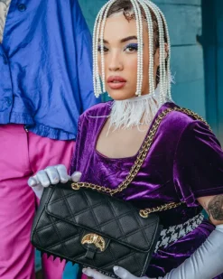 HANDBAGS>SPRAYGROUND NOIR QUILT GOLD CHAIN SHARK HANDBAG