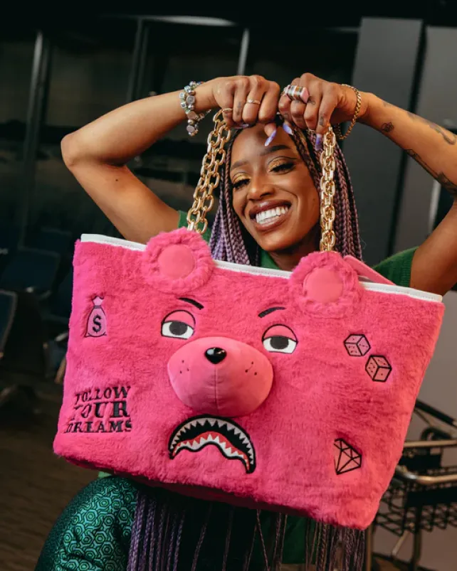 TOTES|HANDBAGS>SPRAYGROUND PLUSH MONEYBEAR TOTE (PINK)