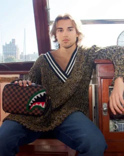 TOILETRIES AKA MONEY BAGS>SPRAYGROUND ROMEO AIR ITALIA SHARK TOILETRY BAG