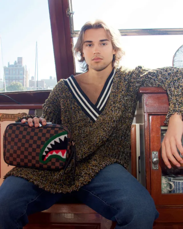 TOILETRIES AKA MONEY BAGS>SPRAYGROUND ROMEO AIR ITALIA SHARK TOILETRY BAG