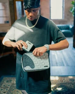 TOILETRIES AKA MONEY BAGS>SPRAYGROUND SG ALL DAY TOILETRY BAG