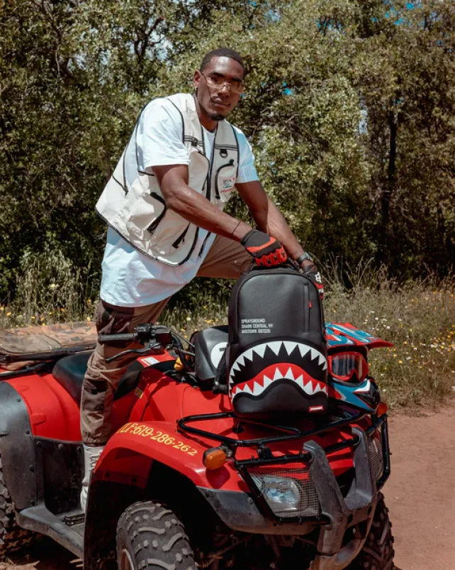 BACKPACKS>SPRAYGROUND SHARK CENTRAL (BLACK) (DLXV)