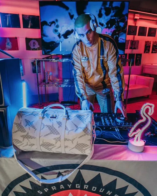 DUFFLES>SPRAYGROUND SHARK CHECK (WHITE) DUFFLE