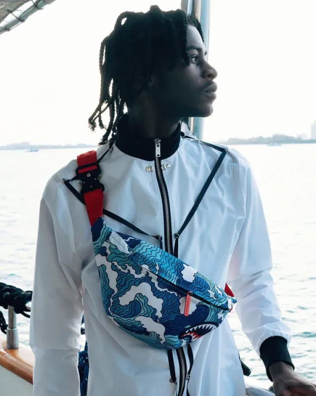 CROSSBODYS>SPRAYGROUND SHARK WAVE SAVVY CROSSBODY