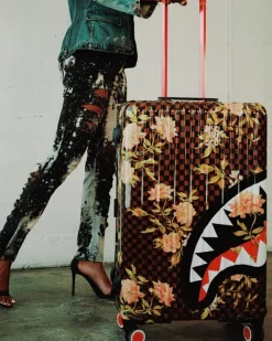 FULL-SIZE LUGGAGE><noscript><img width=
