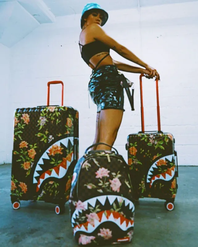 FULL-SIZE LUGGAGE>SPRAYGROUND SHARKFLOWER 29.5u201d FULL-SIZE SHARKNAUTICS LUGGAGE