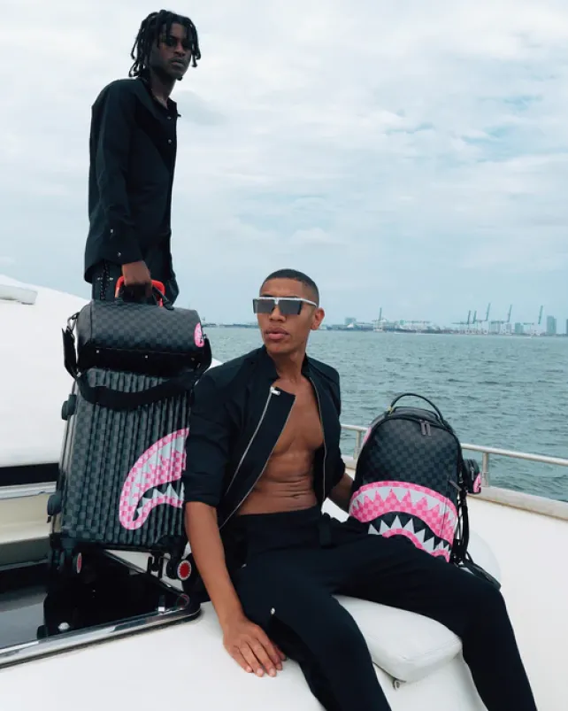 DUFFLES>SPRAYGROUND SHARKS IN CANDY MINI DUFFLE