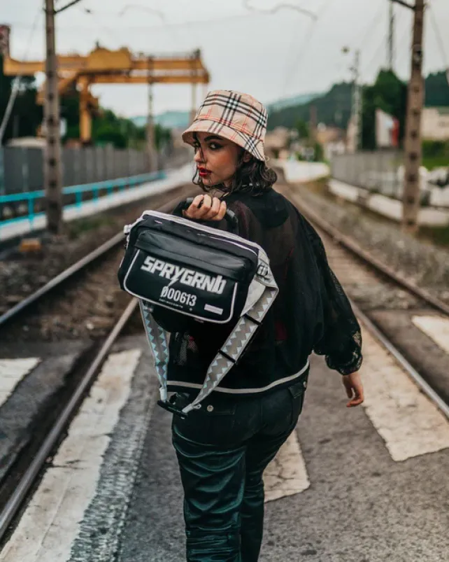 CROSSBODYS>SPRAYGROUND SWERVE CARGO CROSSBODY