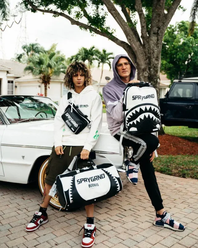 CROSSBODYS>SPRAYGROUND SWERVE CARGO CROSSBODY