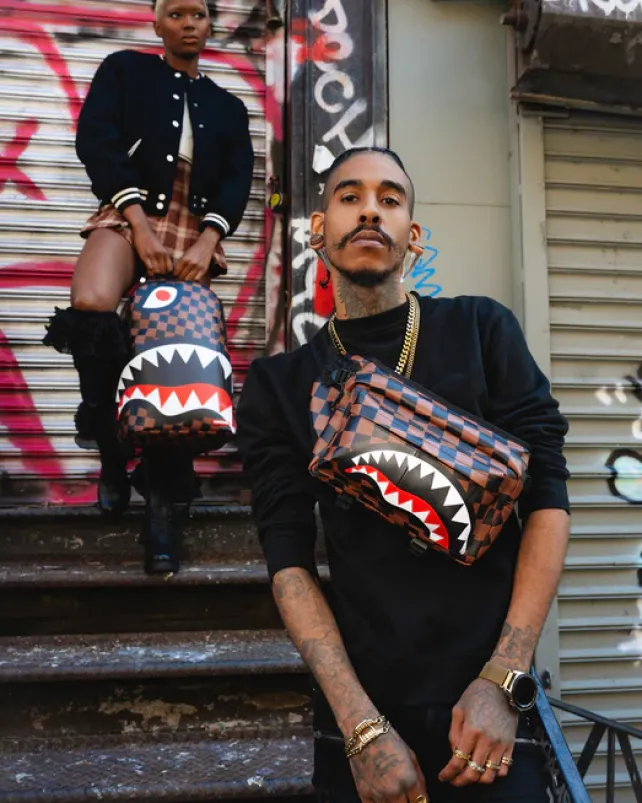 CROSSBODYS>SPRAYGROUND THE HANGOVER SHARK CARGO CROSSBODY
