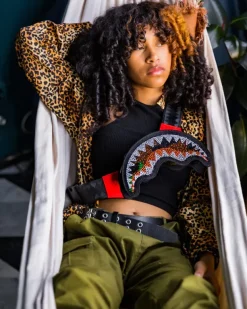 CROSSBODYS>SPRAYGROUND TRINITY CAMO SHARKMOUTH CROSSBODY