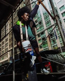 SLINGS|CROSSBODYS>SPRAYGROUND UNSTOPPABLE ENDEAVORS II MESSENGER SLING BAG